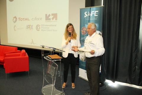 Céline Braconnier, déléguée à l’international chez TDR, avec Jean Benoit, DG de VSM.
